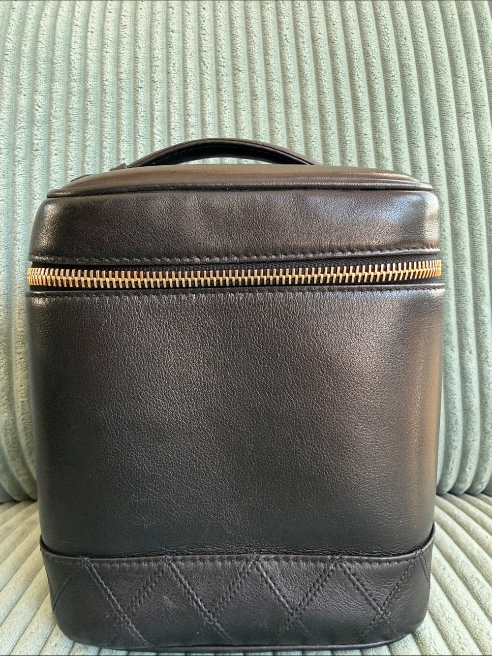 CHANEL Lambskin Vanity Case - Black